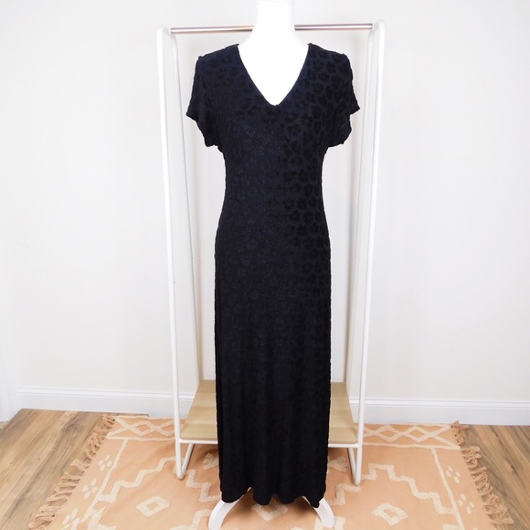 Vintage Textured V Neck Black Maxi Dress - Picture 4 of 6